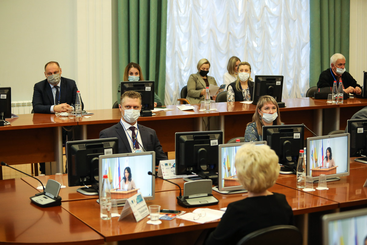 ehksperty-obsudili-cifrovizaciyu-globalnogo-prostranstva-ncfu.ru-02