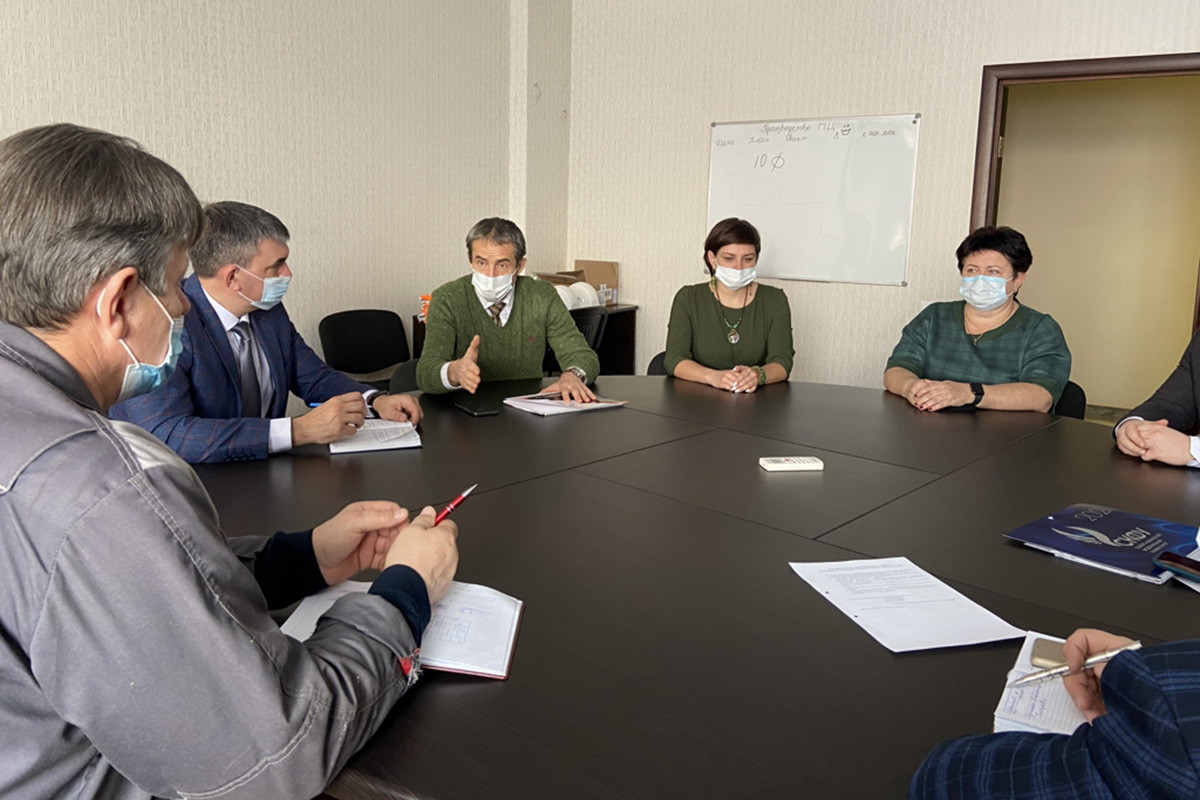 skfu-razvivaet-sotrudnichestvo-s-industrialnymi-partnerami-ncfu-ru-02