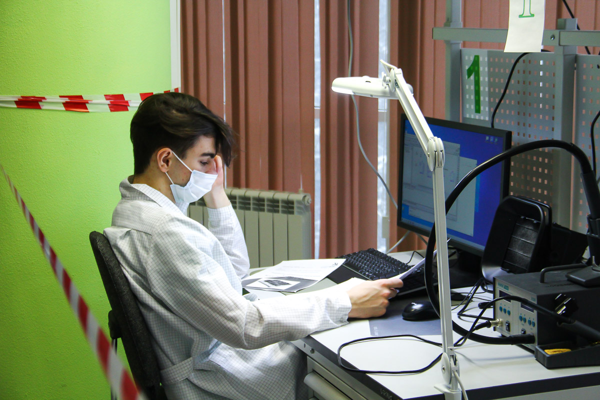 v-skfu-sostyazayutsya-yunye-mastera-v-oblasti-ehlektroniki-ncfu-ru-02