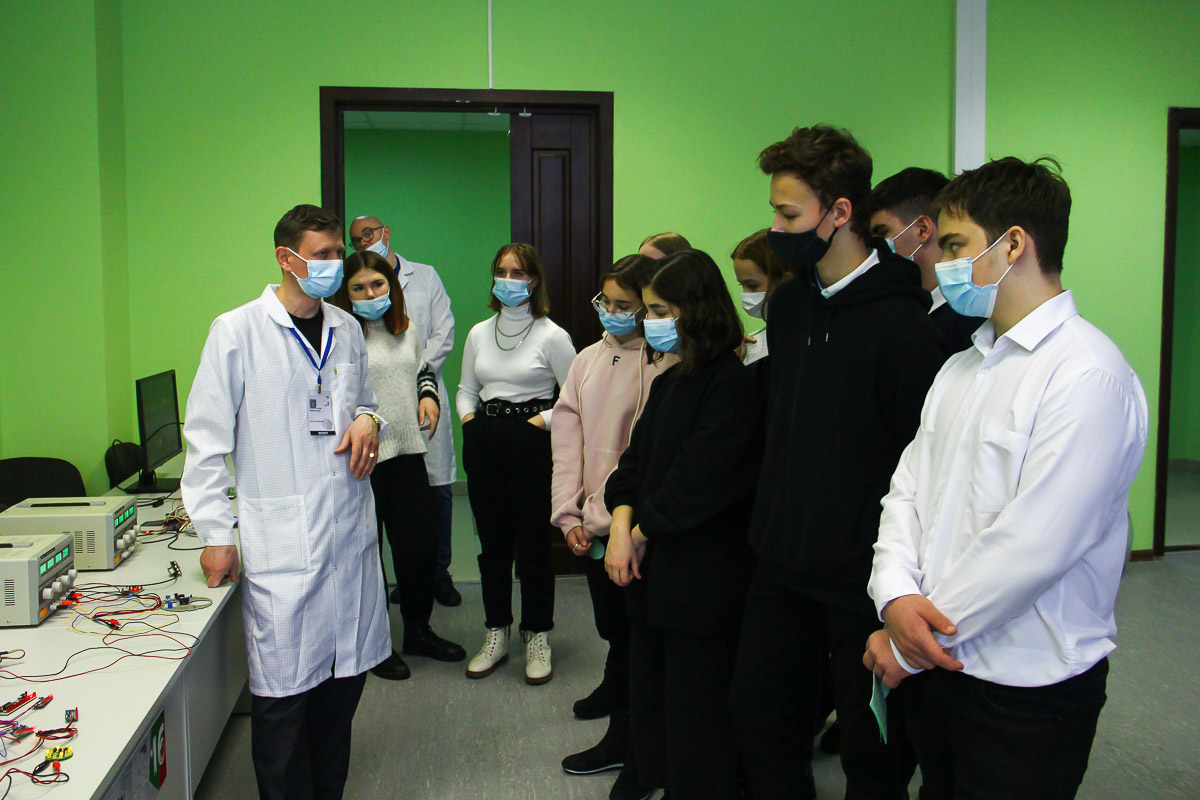 v-skfu-sostyazayutsya-yunye-mastera-v-oblasti-ehlektroniki-ncfu-ru-03