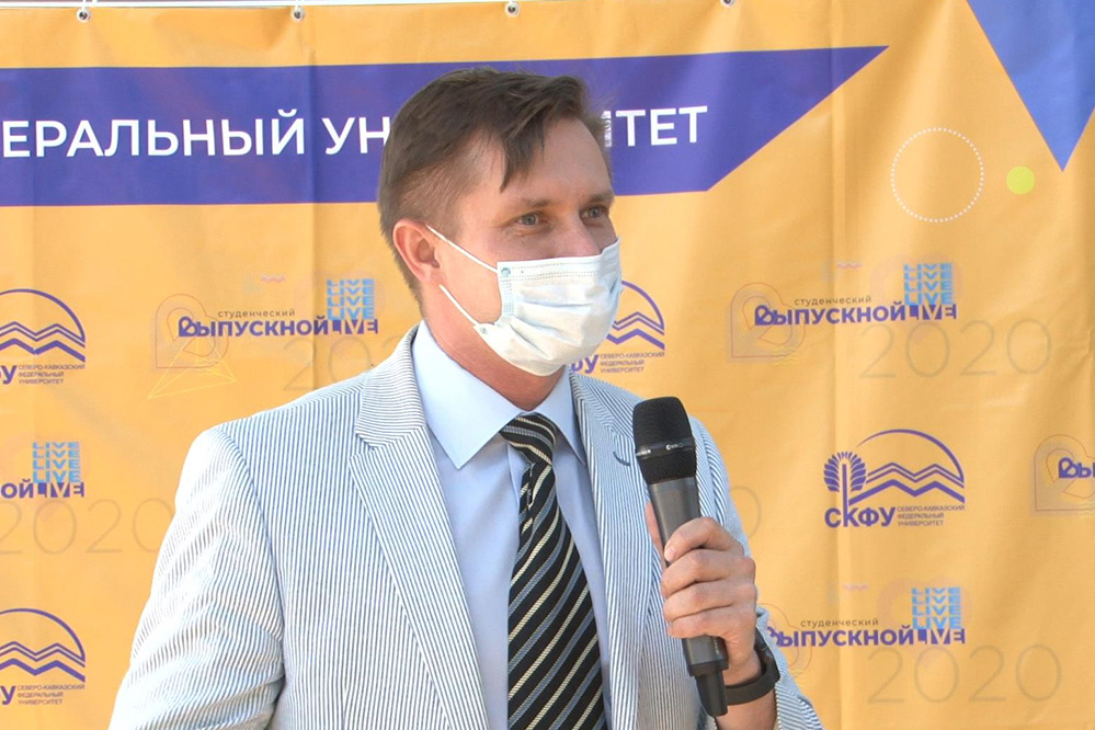v-skfu-pozdravili-luchshih-inostrannyh-vypusknikov
